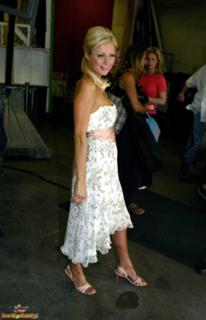 Paris Hilton feet photo thumbnail