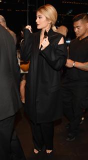 Kylie Jenner feet photo thumbnail