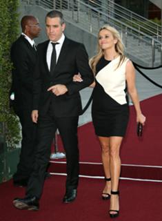 Reese Witherspoon feet photo thumbnail