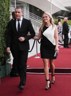 Reese Witherspoon feet photo thumbnail