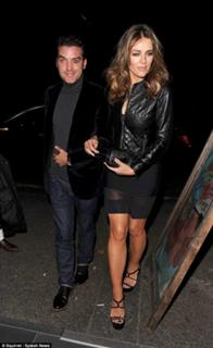 Elizabeth Hurley feet photo thumbnail