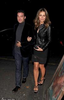 Elizabeth Hurley feet photo thumbnail