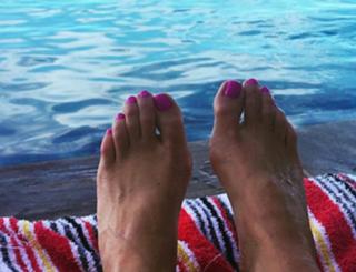 Julie Benz feet photo thumbnail