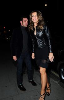 Elizabeth Hurley feet photo thumbnail