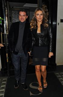 Elizabeth Hurley feet photo thumbnail