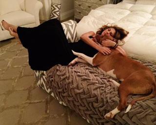 Daisy Fuentes feet photo thumbnail
