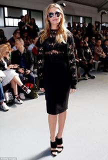 Abbey Clancy feet photo thumbnail