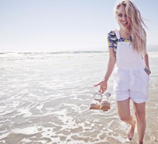 Debby Ryan feet photo thumbnail