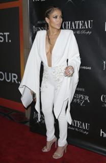 Jennifer Lopez feet photo thumbnail
