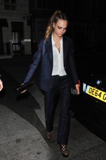 Cara Delevingne feet photo thumbnail