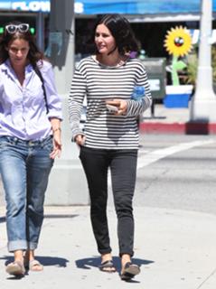 Courteney Cox feet photo thumbnail