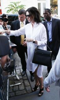 Anne Hathaway feet photo thumbnail