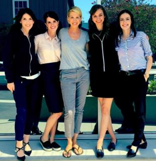 Jenna Elfman feet photo thumbnail