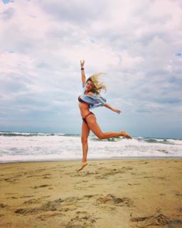 Justine Ezarik feet photo thumbnail