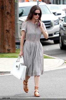 Rachel Bilson feet photo thumbnail