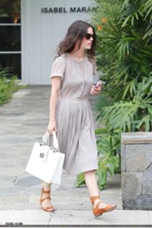 Rachel Bilson feet photo thumbnail