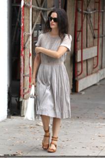 Rachel Bilson feet photo thumbnail