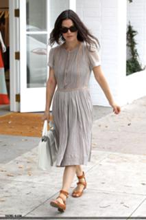 Rachel Bilson feet photo thumbnail