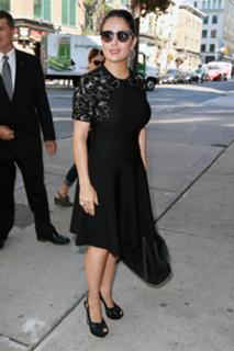 Salma Hayek feet photo thumbnail