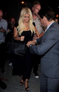 Jessica Simpson feet photo thumbnail