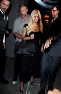 Jessica Simpson feet photo thumbnail