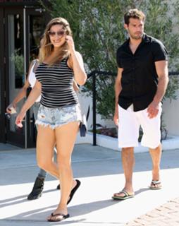 Kelly Brook feet photo thumbnail