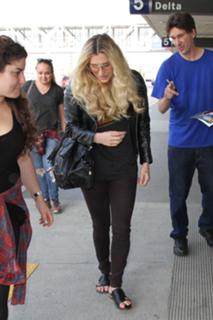 Kesha feet photo thumbnail
