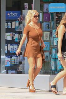 Jessica Simpson feet photo thumbnail
