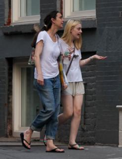 Dakota Fanning feet photo thumbnail