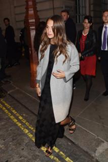 Alicia Vikander feet photo thumbnail