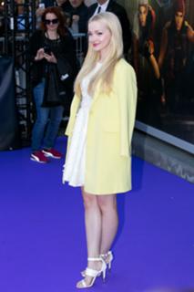 Dove Cameron feet photo thumbnail