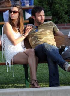 Alessandra Ambrosio feet photo thumbnail