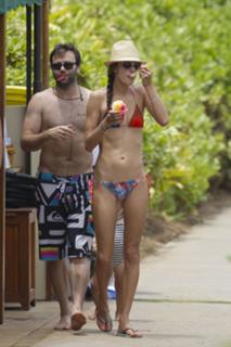 Alessandra Ambrosio feet photo thumbnail