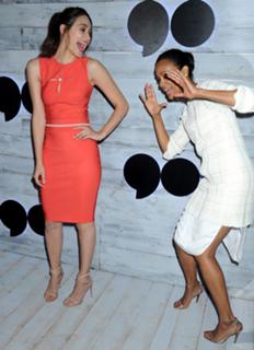 Zoe Saldana feet photo thumbnail