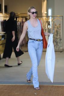 January Jones feet photo thumbnail