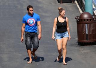Kelly Brook feet photo thumbnail