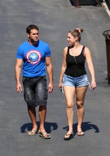 Kelly Brook feet photo thumbnail