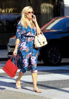 Reese Witherspoon feet photo thumbnail
