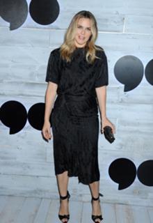 Alicia Silverstone feet photo thumbnail