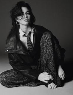 Kendall Jenner feet photo thumbnail