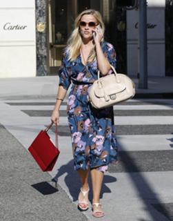 Reese Witherspoon feet photo thumbnail