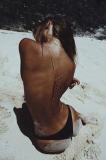 Alexis Ren feet photo thumbnail