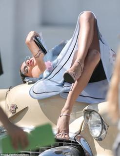 Adriana Lima feet photo thumbnail