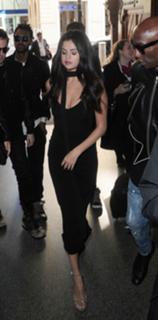 Selena Gomez feet photo thumbnail