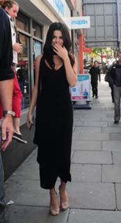 Selena Gomez feet photo thumbnail