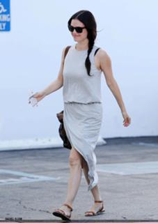Rachel Bilson feet photo thumbnail