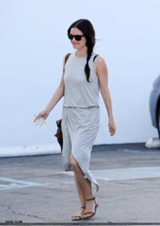 Rachel Bilson feet photo thumbnail