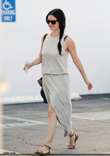 Rachel Bilson feet photo thumbnail