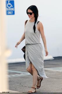 Rachel Bilson feet photo thumbnail