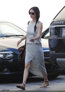 Rachel Bilson feet photo thumbnail